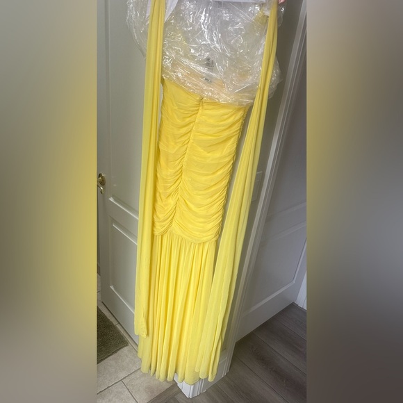 Retrofete Maisie Halterneck Dress in Butter Yellow - Picture 7 of 10